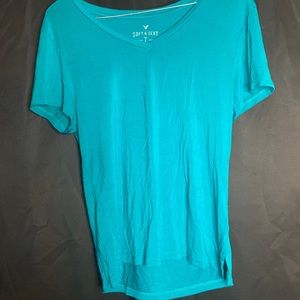 🦅American Eagle V-Neck!🦅